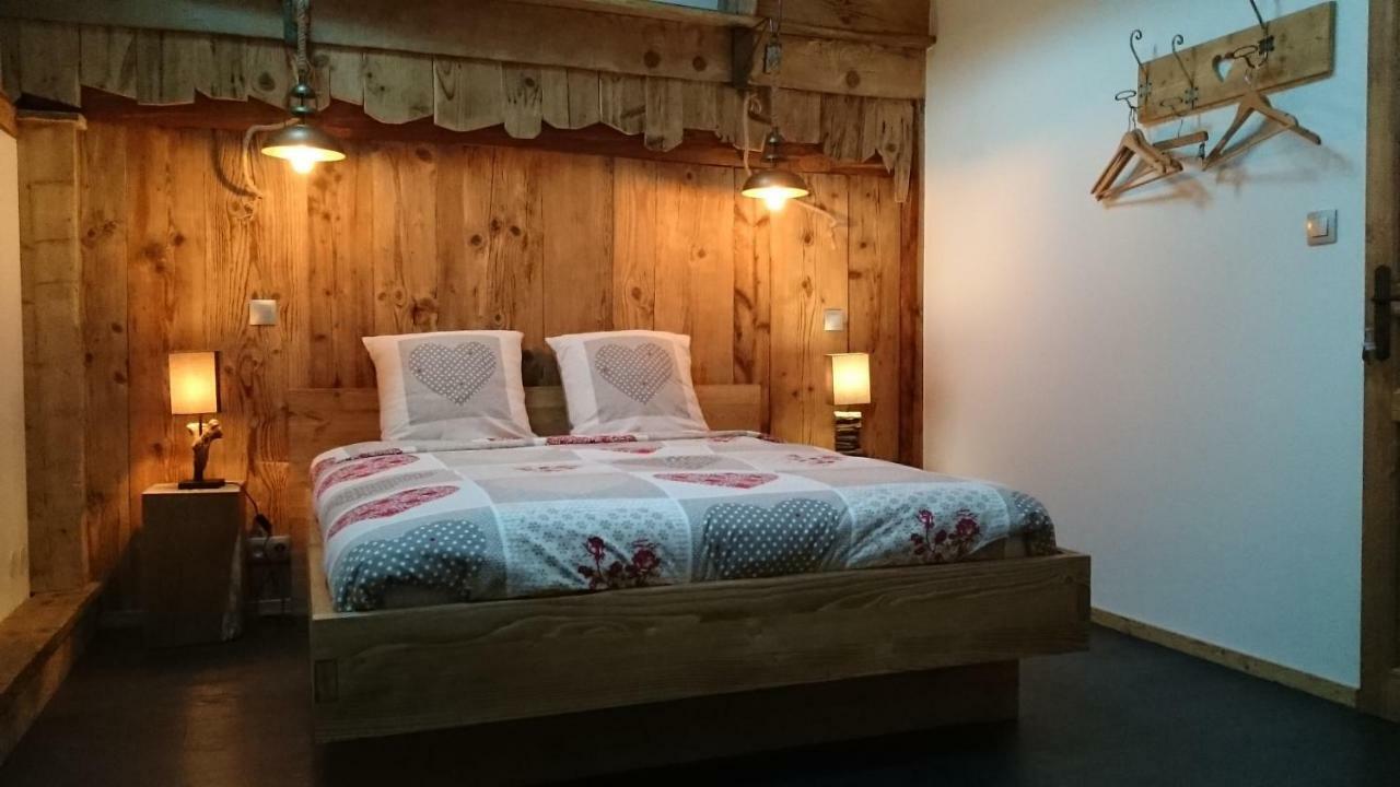 Ferme Familiale Chez Lili Villa Alex ภายนอก รูปภาพ